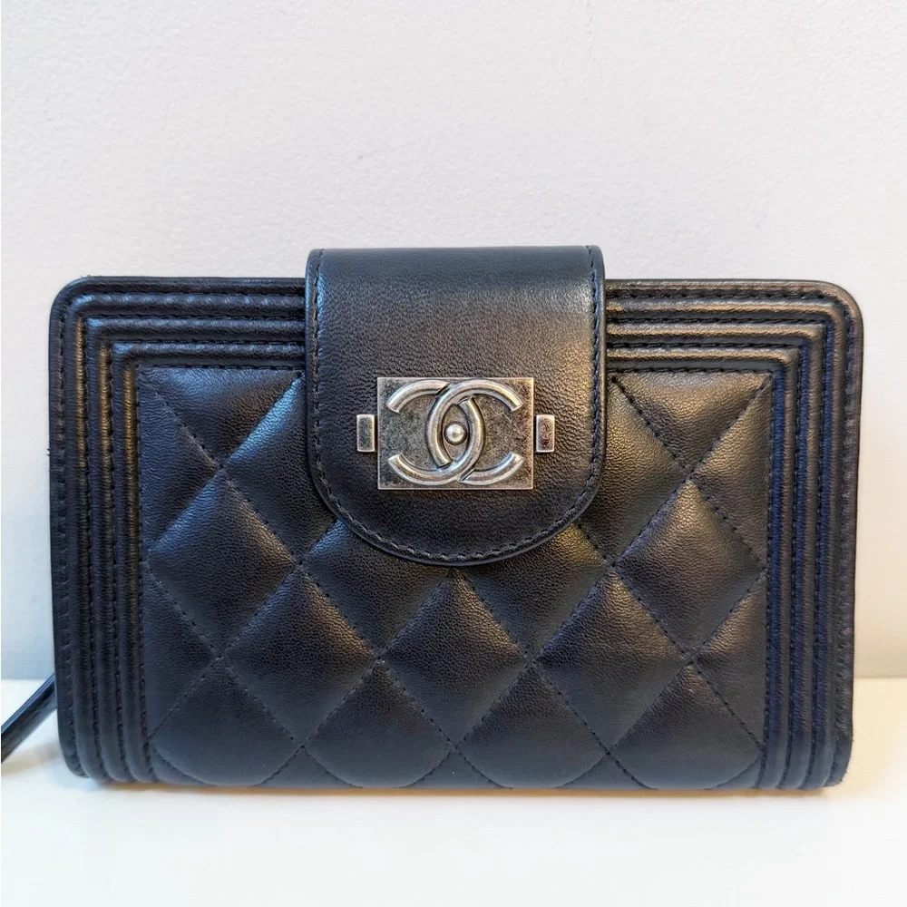 CHANEL Boy L-Zip Pocket Wallet Quilted Lambskin Leather Black